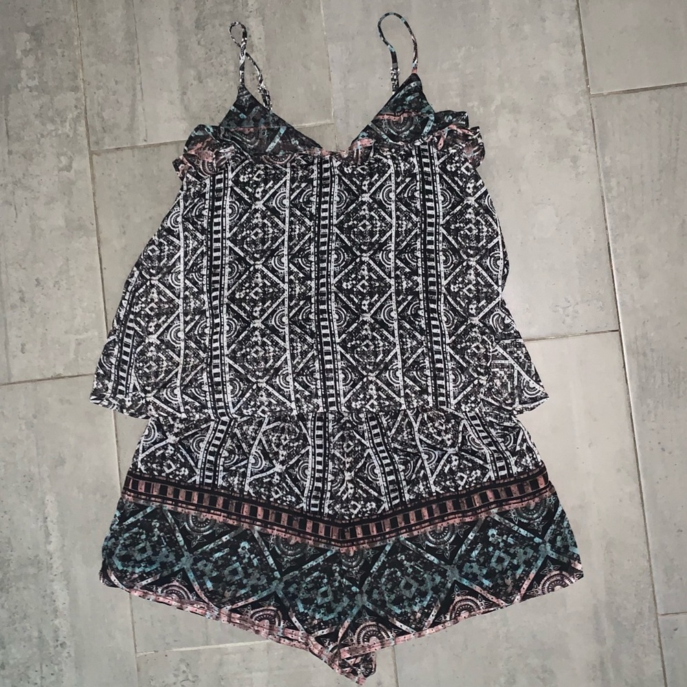 🌵3/$25 Romper